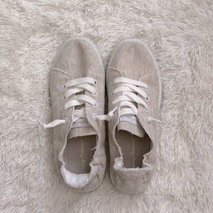 Tommy Bahama Size 8 Slip-On Sneaker